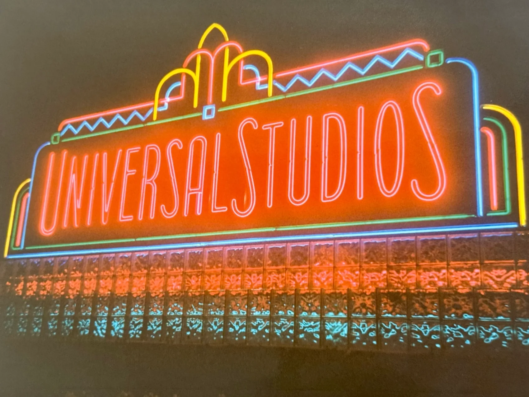 Old school universal sign